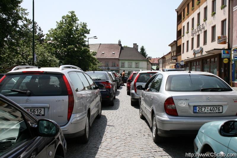 Zpusobili jsme zacpu na namesti a jeden pan ve facku f rzi na nas chtel volat policii :-D Tak jsme se odzacpovali dal :-D