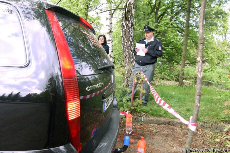 Pan policista ve sleduje