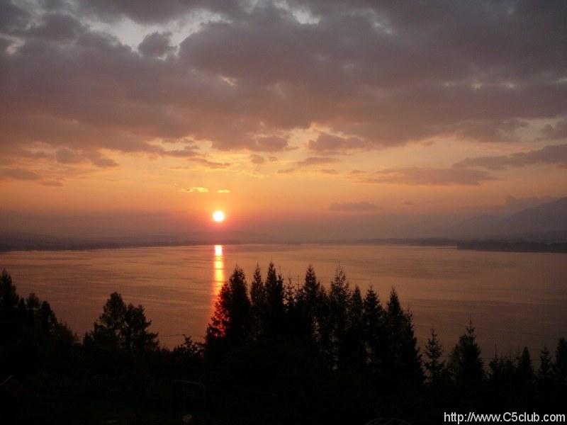 piatkova ranajsia foto z balkona ... potom prisiel dazd :)