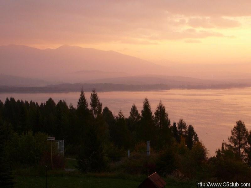 piatkova ranajsia foto z balkona ... potom prisiel dazd :)