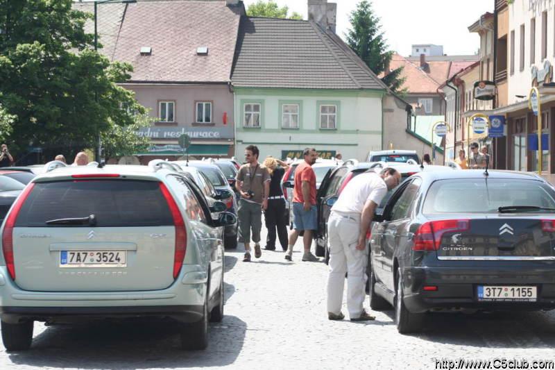 zastavka na namesti v Chotebori