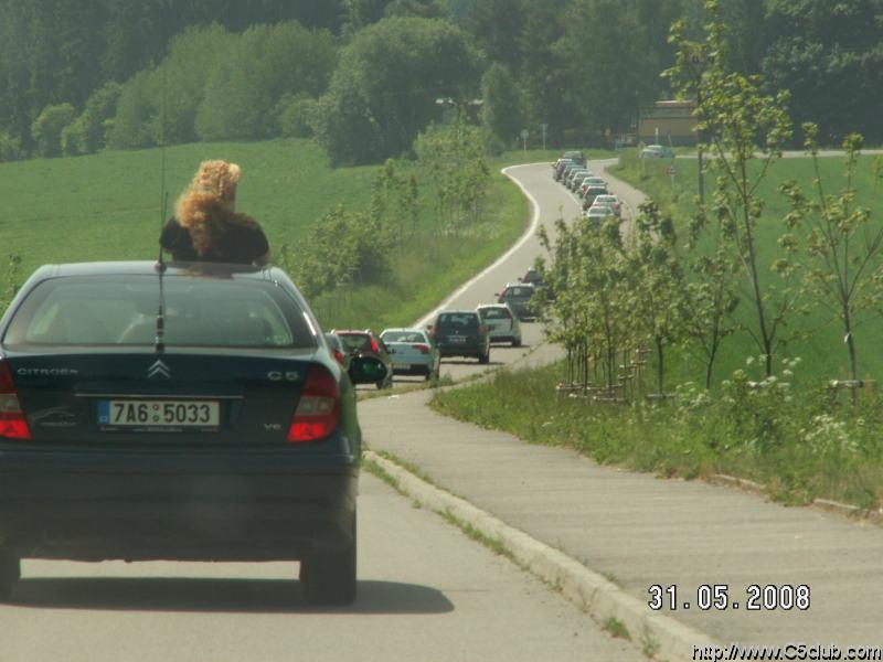 krlovna kontroluje sv poddan:-)